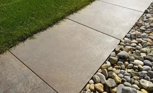 В чем разница между правами на землю и минеральными ресурсами?