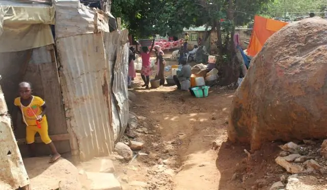 Почему в холмистой местности у домов покатая крыша?