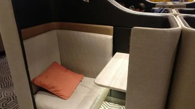 Что такое посадка в поезде в авиационном стиле?