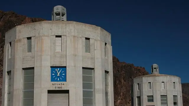 Сколько часовых поясов у Калифорнии и Сингапура?