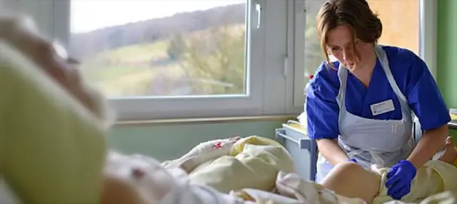 Как сделать из караванного стола кровать?