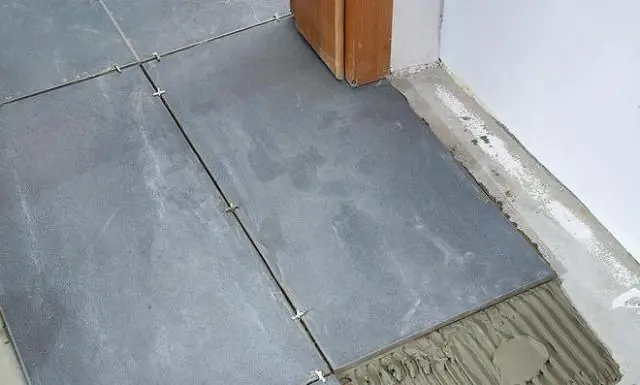 Как чистить плитку после герметизации?