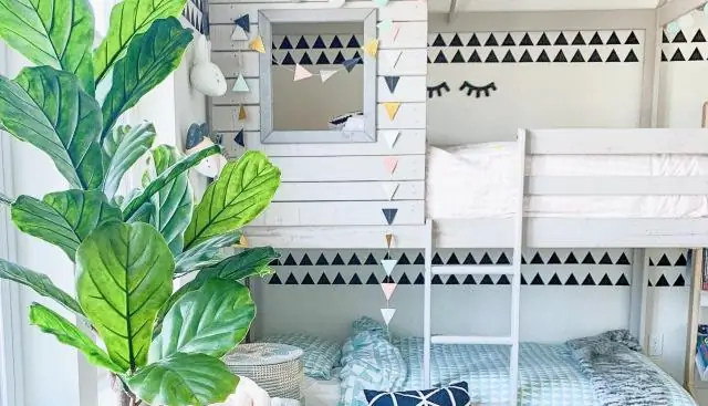 С какого возраста можно уложить ребенка на двухъярусную кровать?