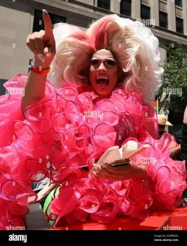 Сколько людей посещают Бостонский парад гордости?