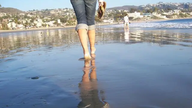 Как убрать песок с пляжа?