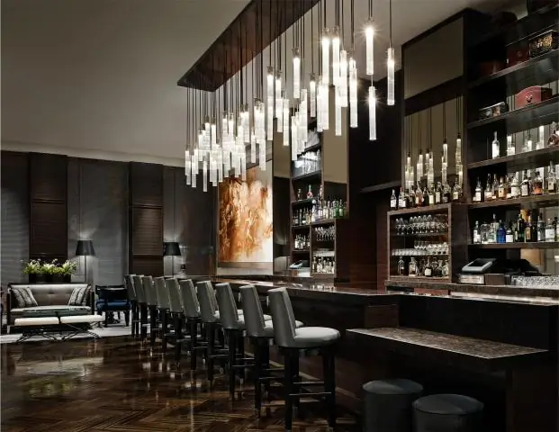 Есть ли в Сент-Реджисе клубный лаундж?