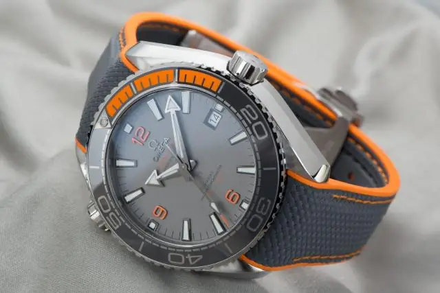 В чем разница между часовыми поясами GMT и EST?