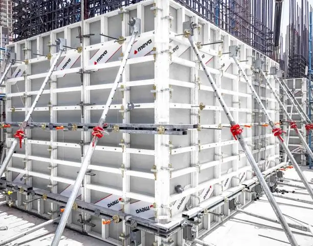 Из чего сделаны двери жилых домов?