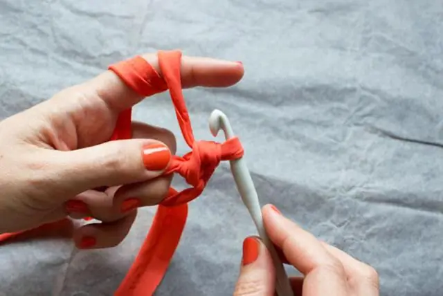 Как затянуть болтающееся сиденье унитаза?