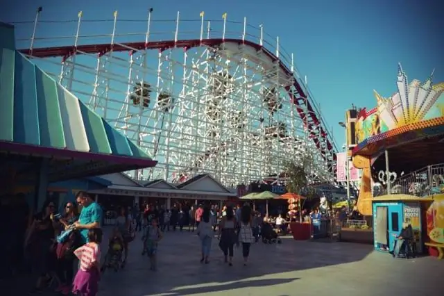 Сколько аттракционов на набережной Санта-Крус-Бич?