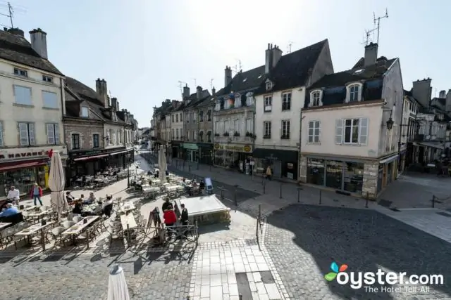 Как далеко Бон Франция от Парижа?