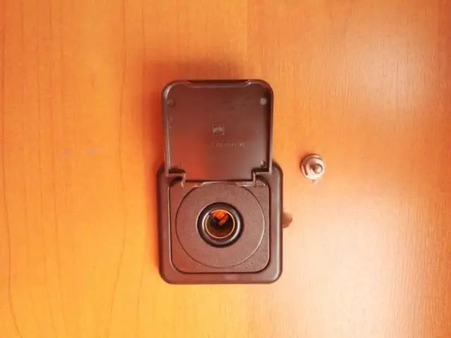 Могу ли я подключить свой дом на колесах к обычной розетке?