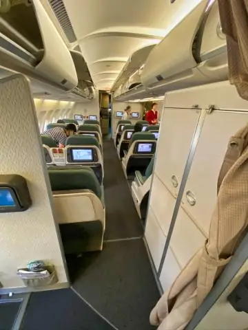 В чем разница между премиум-экономом и бизнес-классом на Cathay Pacific?