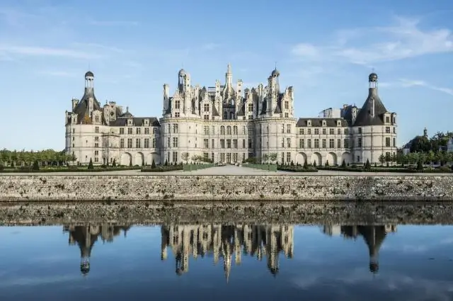 Где можно увидеть замки во Франции?