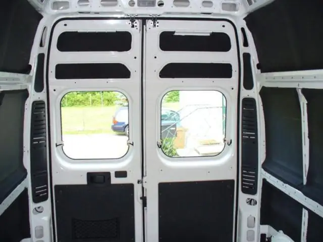 Какого размера дверь кемпера?