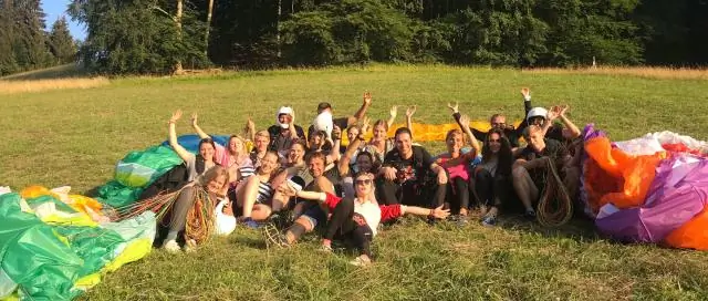 Как поменять леску на вращающейся бельевой веревке?