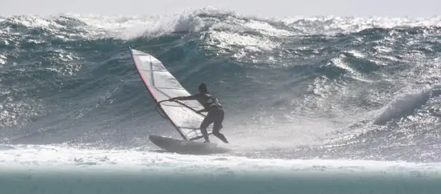 Как далеко Стеклянный пляж от Мендосино?