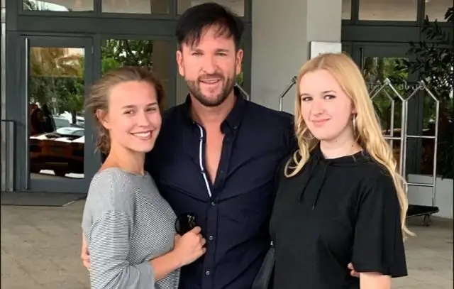 Сколько лет невыразимому и его девушке?