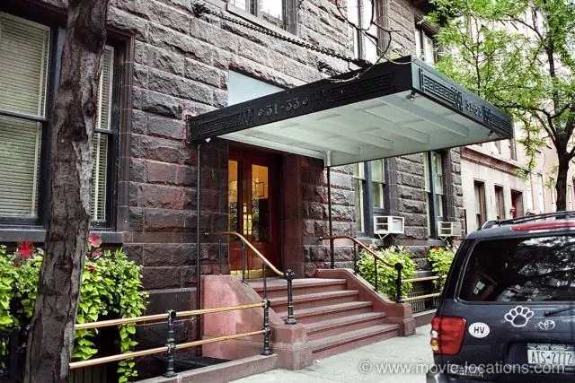 Где находится дом в «Практически безупречно»?