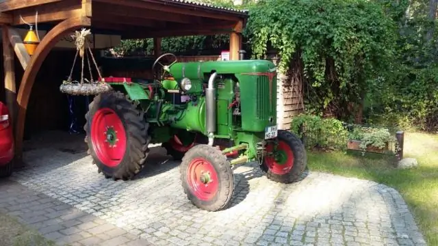 Сколько колес у трактора?