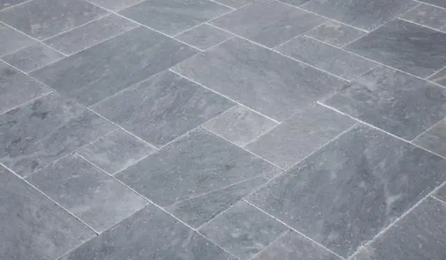 Нужно ли герметизировать плитку из натурального камня?