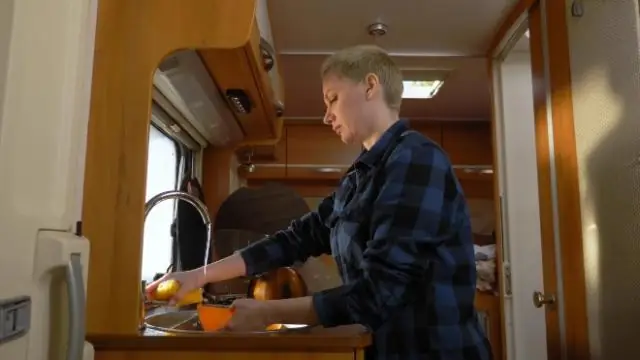 Где находится водяной насос в доме на колесах?