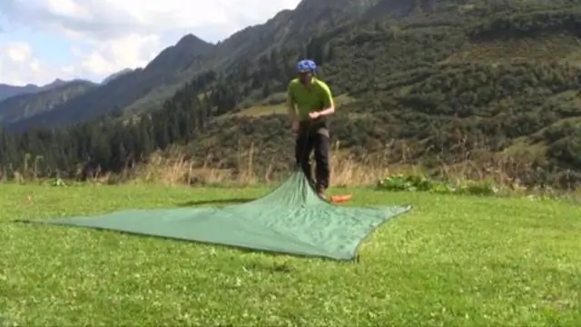 Как установить брезент с треккинговыми палками?