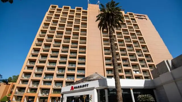 Владеет ли Marriott собственными отелями?