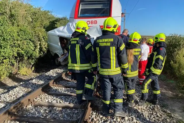 Как называется розовый поезд в Томасе?