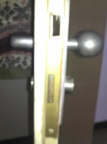 Как поменять замок на ящике стола?