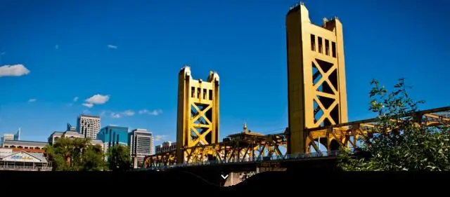 Сколько длится поездка на поезде из Фресно в Сакраменто?