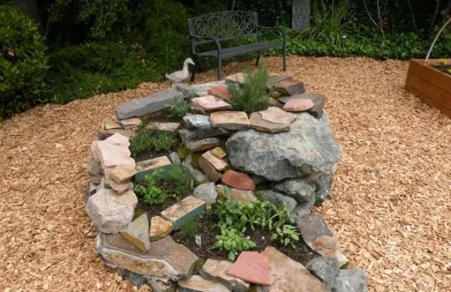 Как построить вертикальную подпорную стенку?