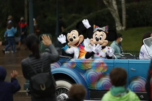 Как далеко Шанхайский Дисней от Гонконгский Дисней?