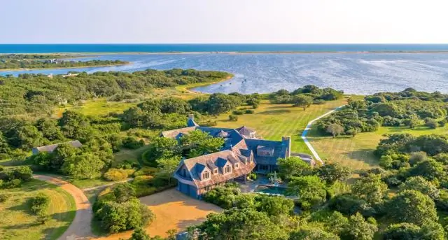 Есть ли в Poplar Beach ванные комнаты?