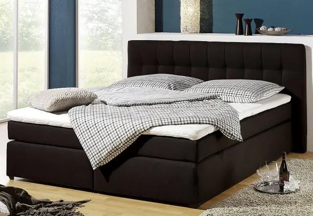 В честь кого названа мебель Итана Аллена?