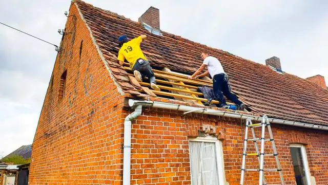 Как накрыть крышу брезентом?