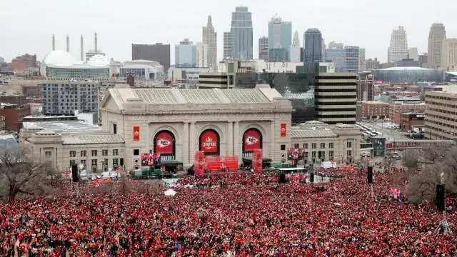 Какова численность населения в районе Большого Канзас-Сити?