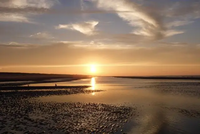 Что лучше: остановиться в Камбрии или Писмо-Бич?