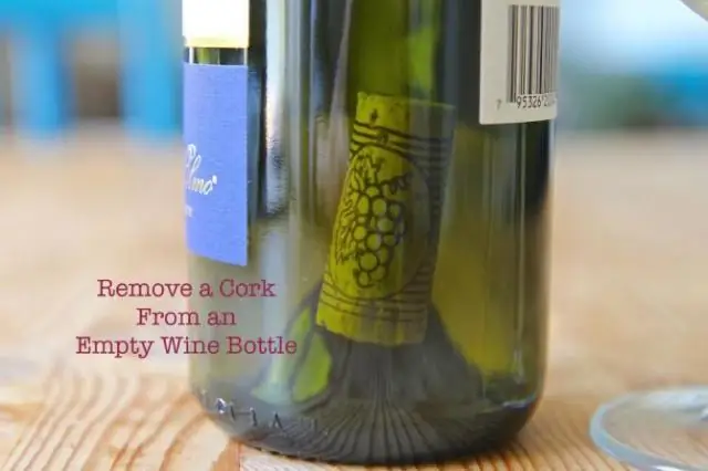 Как достать пробку из винной бутылки на костре?