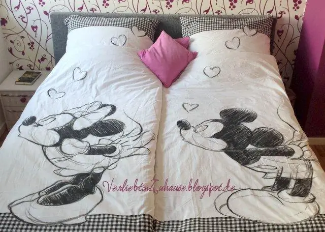 Как мне не дать простыням соскользнуть с кровати?