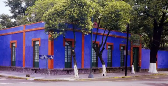 Как далеко Койоакан от Мехико?