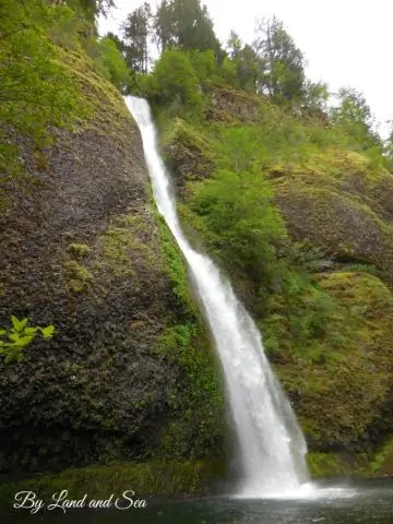 Сколько водопадов в ущелье реки Колумбия?