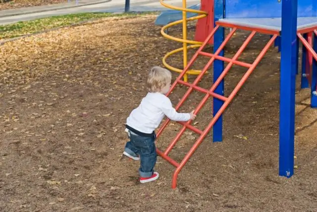 Как вы называете широкую перекладину на пилотной лестнице, которая предотвращает скручивание лестницы?