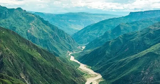 Где в Аргентине расположены горы Анды?