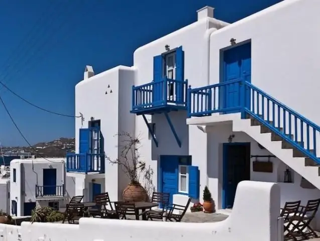 Почему дома в Греции окрашены в бело-синий цвет?