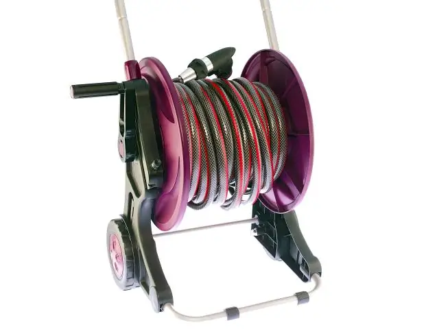 Как предотвратить спутывание садового шланга?