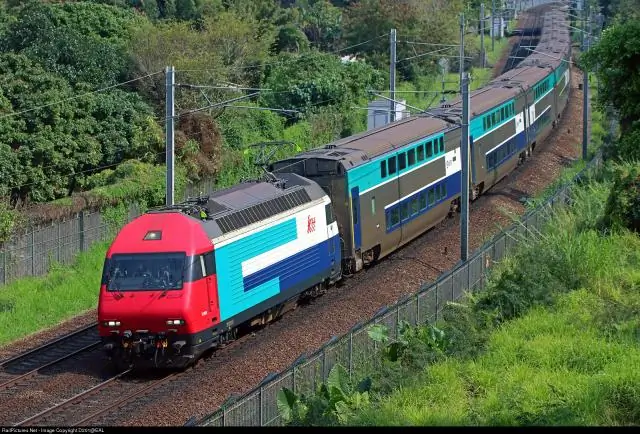 Как я смогу добраться до Диснейленда Гонконга на поезде?