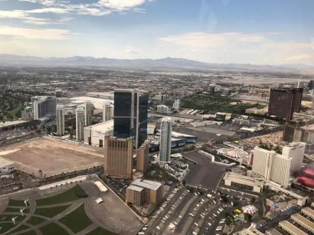 Как далеко Лас-Вегас от Филадельфии на самолете?