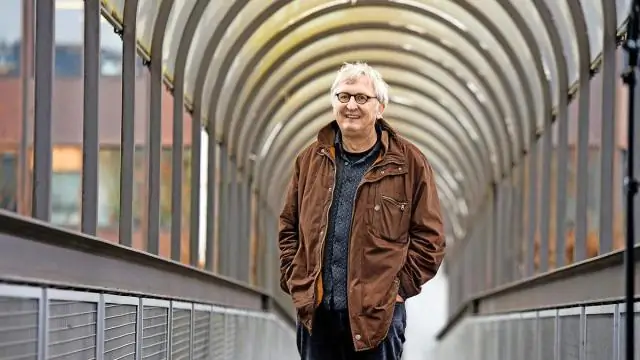 Чье лицо в конце путеводителя автостопом?