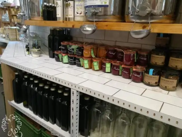 Из чего сделан подстаканник?